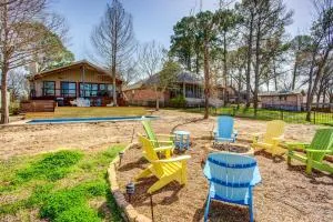 Cedar Creek Lakefront Vacation Rental with Pool - Enchanted Oaks