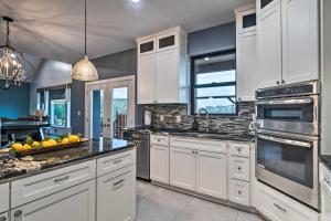 Austin Vacation Rental 2 Mi to Lake Travis!