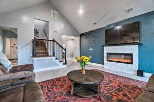 Austin Vacation Rental 2 Mi to Lake Travis!