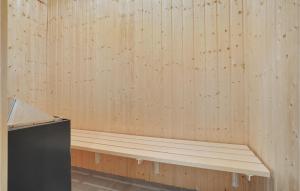 5 Bedroom Nice Home In Glesborg