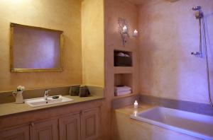 Three-Bedroom Villa with Sea View (8 Adults, 150m2)