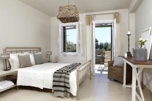 Three-Bedroom Villa with Sea View (8 Adults, 150m2)