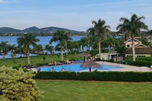 Completo apartamento em Resort na beira da lagoa