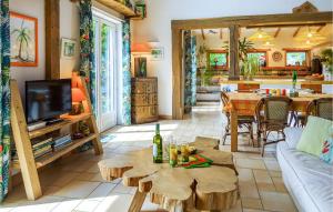 Maisons de vacances Nice Home In Plouguerneau With Wifi : photos des chambres