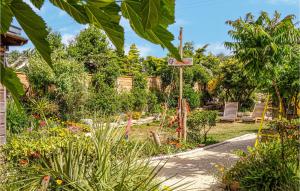 Maisons de vacances Nice Home In Plouguerneau With Wifi : photos des chambres