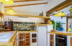 Maisons de vacances Nice Home In Plouguerneau With Wifi : photos des chambres