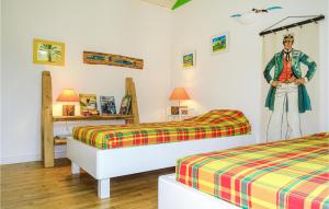 Maisons de vacances Nice Home In Plouguerneau With Wifi : photos des chambres