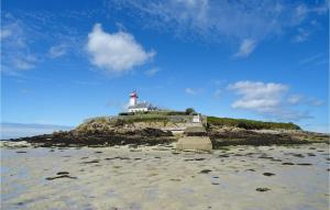 Maisons de vacances Nice Home In Plouguerneau With Wifi : photos des chambres