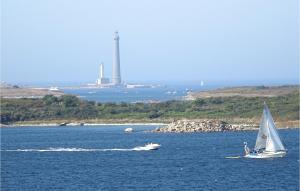 Maisons de vacances Nice Home In Plouguerneau With Wifi : photos des chambres