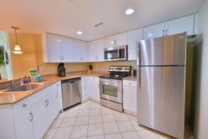 Gorgeous Condo 3 Br 3 Balconies SB 11th Floor
