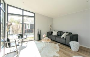 Nice Home In Voorthuizen With Wifi