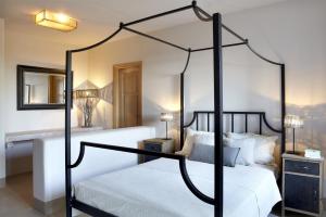 Four-Bedroom Villa with Sea View (11 adults, 180m2) 