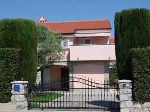 Premium apartment near center and beach with parking 
