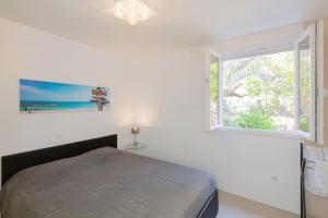 Appartements 2 pieces climatise a 200m des plages : photos des chambres