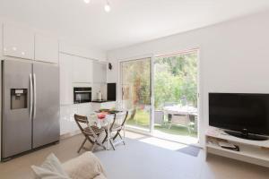 Appartements 2 pieces climatise a 200m des plages : photos des chambres