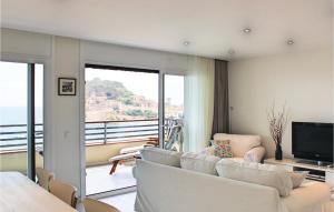 Awesome Apartment In Tossa De Mar With 4 Bedrooms And Wifi