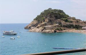 Awesome Apartment In Tossa De Mar With 4 Bedrooms And Wifi