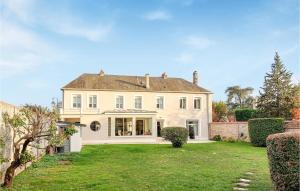 Maisons de vacances Beautiful Home In trchy With Wifi : photos des chambres