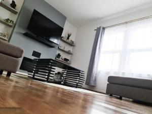 The Navarone Blue Orchid Flat