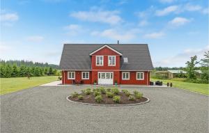 6 Bedroom Cozy Home In Grindsted