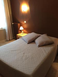 Hotels Le Commerce : photos des chambres