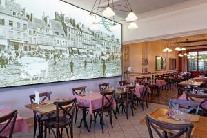 Hotels Contact Hotel du Commerce et son restaurant Cote a Cote : photos des chambres