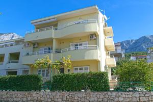Apartments by the sea Tucepi, Makarska - 19857 