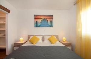 Family friendly apartments with a swimming pool Kastel Luksic, Kastela - 20582