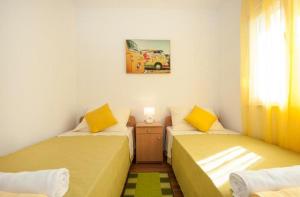Family friendly apartments with a swimming pool Kastel Luksic, Kastela - 20582