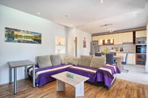 Family-friendly apartments with swimming pool Kastel Luksic, Kastela - 20582