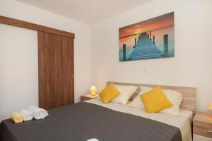 Family-friendly apartments with swimming pool Kastel Luksic, Kastela - 20582