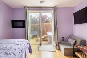 Tiny House with private Hot Tub near Seattle