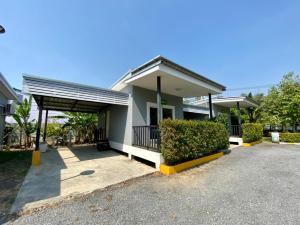 Baan Ruay Suk Resort, Lopburi