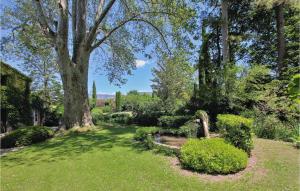 Maisons de vacances Stunning Home In Lagnes With 4 Bedrooms, Wifi And Outdoor Swimming Pool : photos des chambres