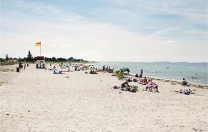 Three-Bedroom Apartment In Karrebaksminde