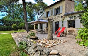 Maisons de vacances Awesome Home In Lisle Sur La Sorgue With Wifi, Private Swimming Pool And 3 Bedrooms : photos des chambres