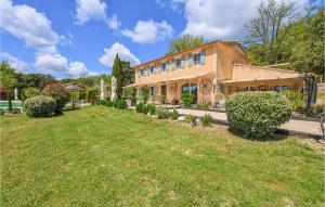 Maisons de vacances Nice Home In Murs With 5 Bedrooms, Wifi And Heated Swimming Pool : photos des chambres