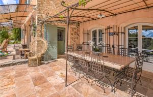 Maisons de vacances Nice Home In Murs With 5 Bedrooms, Wifi And Heated Swimming Pool : photos des chambres