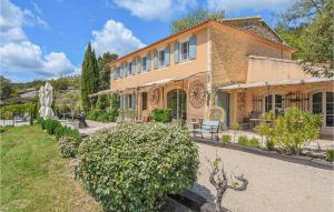 Maisons de vacances Nice Home In Murs With 5 Bedrooms, Wifi And Heated Swimming Pool : photos des chambres