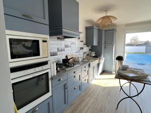 Maisons de vacances Maison familiale avec piscine chauffee, proche commerces et plage - FR-1-485-146 : photos des chambres