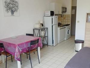 Appartements Appartement Balaruc-les-Bains, 2 pieces, 2 personnes - FR-1-680-28 : photos des chambres