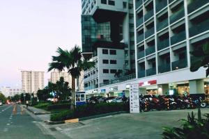 P00L Fr0nt with Balc0ny - New C0nd0 at Shore 2 MALL of ASIA