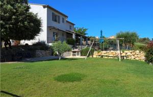 Maisons de vacances Nice Home In Puget With Wifi, Heated Swimming Pool And Private Swimming Pool : photos des chambres