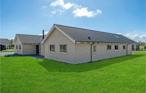 8 Bedroom Stunning Home In Vejby