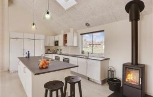 8 Bedroom Stunning Home In Vejby