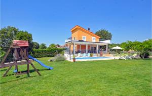 Awesome Home In Kanfanar With 4 Bedrooms, Wifi And Outdoor Swimming Pool