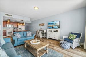 Spacious Beach Condo with Gulf Views! Sleeps 8! by Dolce Vita Getaways PCB