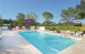 Maisons de vacances Nice home in Aubais with 6 Bedrooms, WiFi and Outdoor swimming pool : photos des chambres