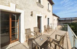 Maisons de vacances Nice Home In Montblanc With Outdoor Swimming Pool, Wifi And Private Swimming Pool : photos des chambres