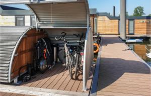 Houseboat Waterlelie